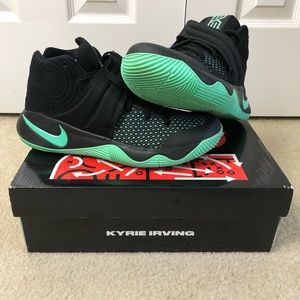 NIKE KYRIE 2’S